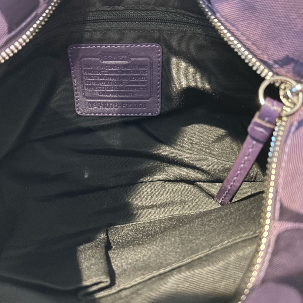 💐🌺Coach Plum Purple Signature Canvas Hobo Bag - Picture 6 of 7